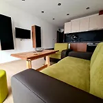 Family Serenity Palace Хотел *