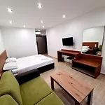 Family Serenity Palace Хотел *