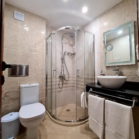 Family Serenity Palace Hotell