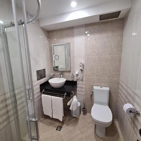Family Serenity Palace Hotell *